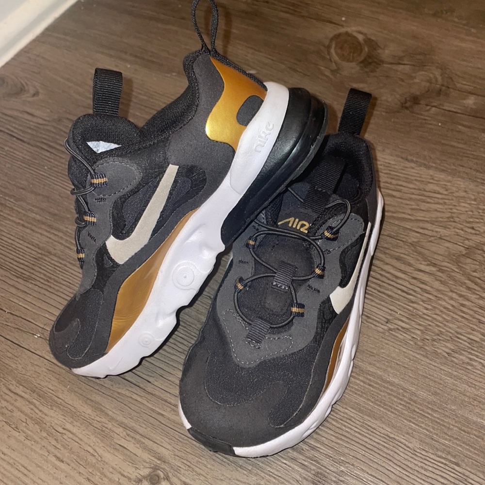Black and Gold Nike Air270 Sneakers 10C